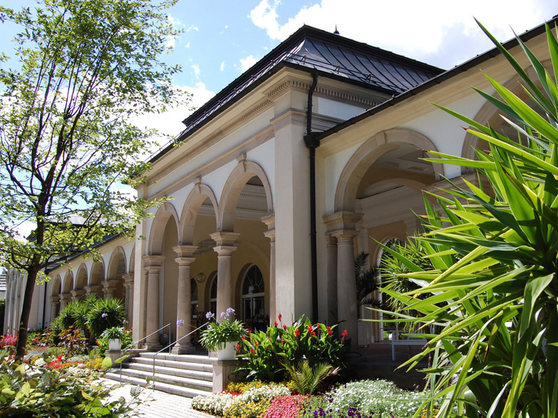 Säulenwandelhalle, Kurpark, Sommer, Bad Steben