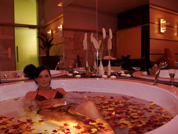 Rosen-Öl-Bad, Wellness-Bad, Spa, Therme Bad Steben