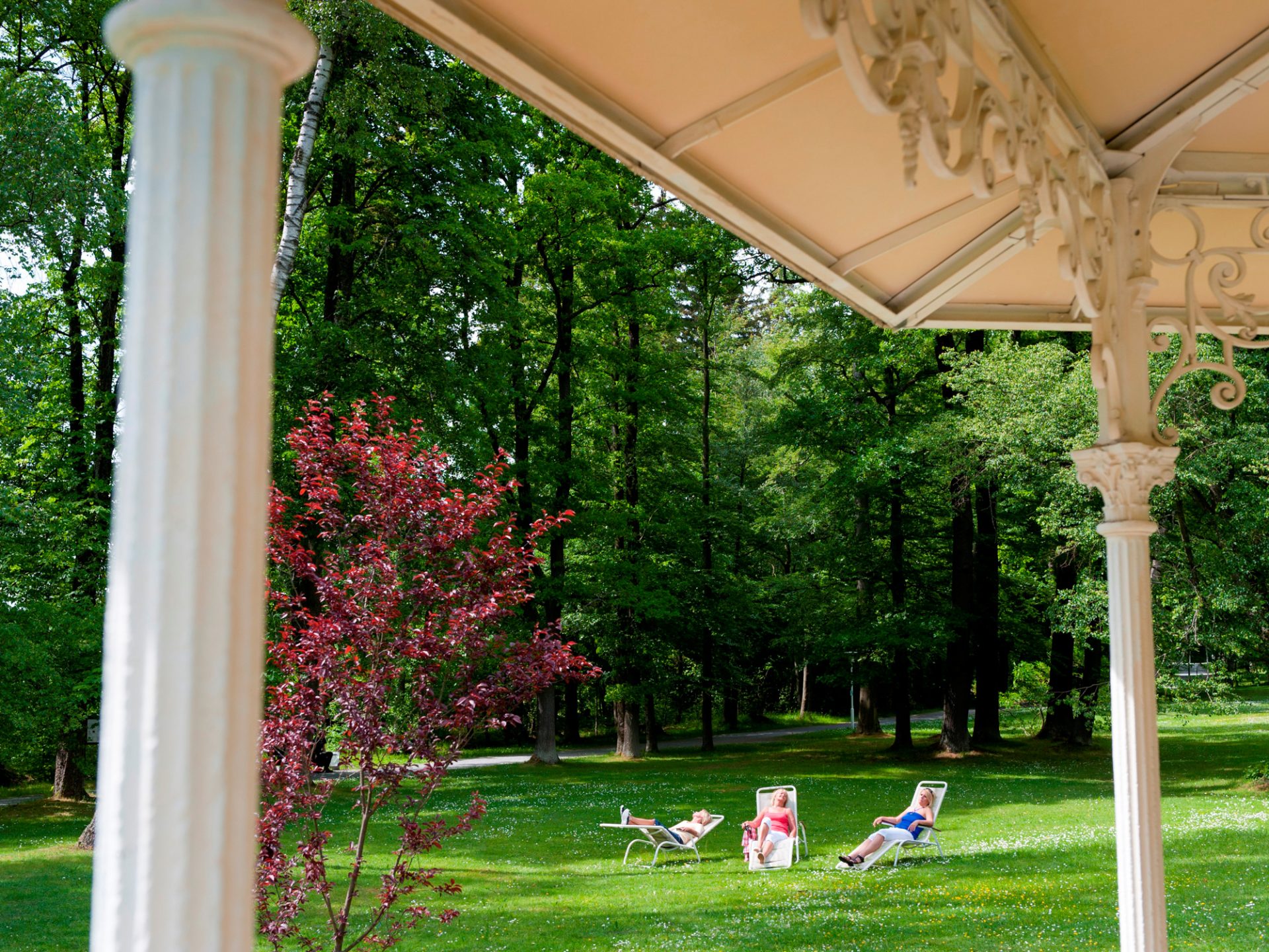 Kurpark, Sonne, Liegen, Sonnenliegen, Pavillon