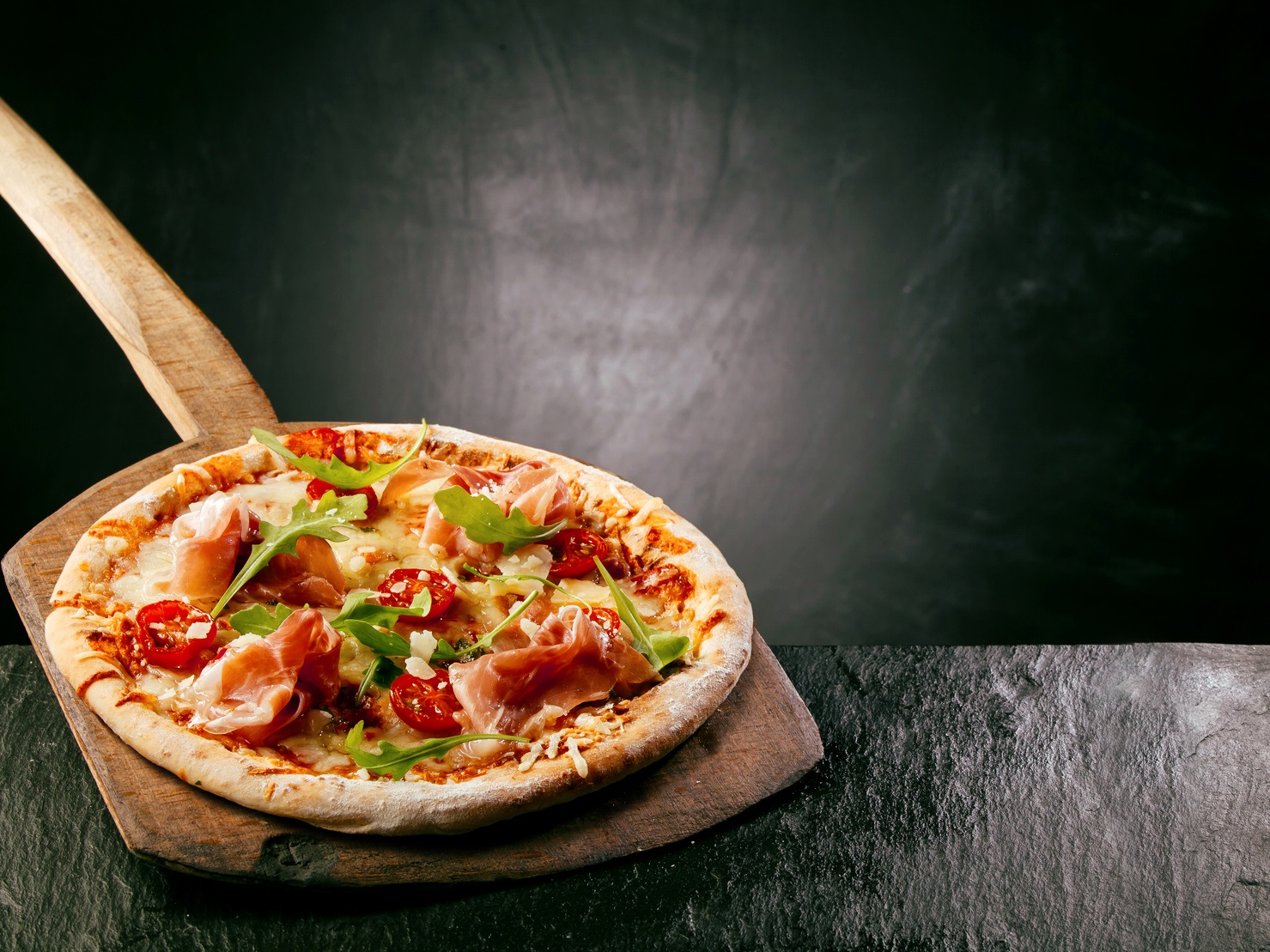 Pizza zum Abendessen beim Italiener